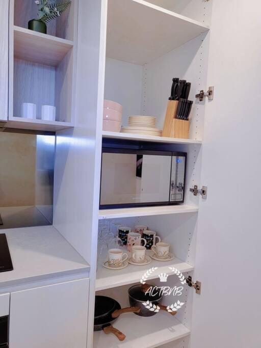 CBD High level City View 1BR Apt Free parking Apartment in Canberra