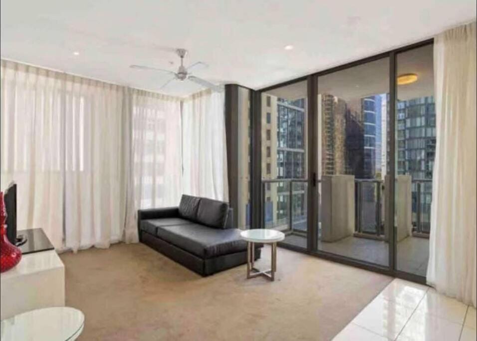 CBD 1BED/POOL/GYM/SAUNA/ - CLOSE TO EVERYTHING! Apartment in Brisbane City