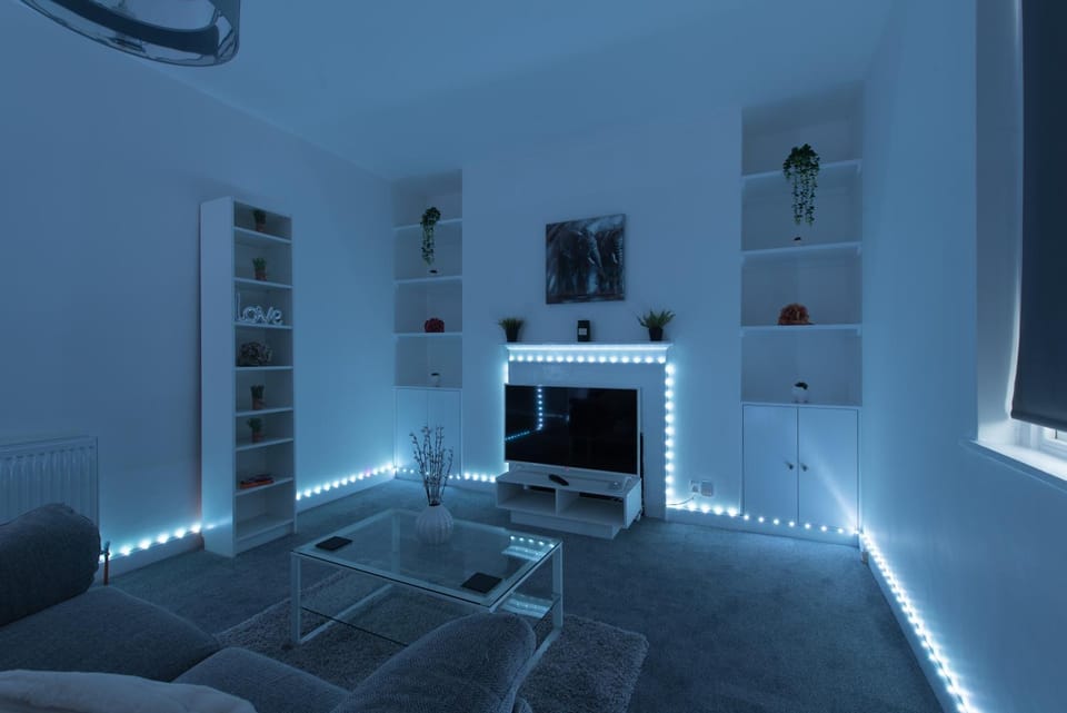 Night, Living room, Seating area, Evening entertainment, flat iron, hair dresser
