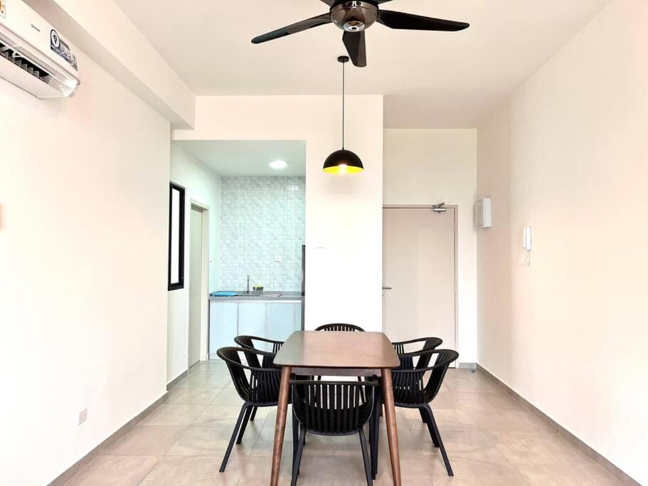 Dining area, fireplace, air conditioner