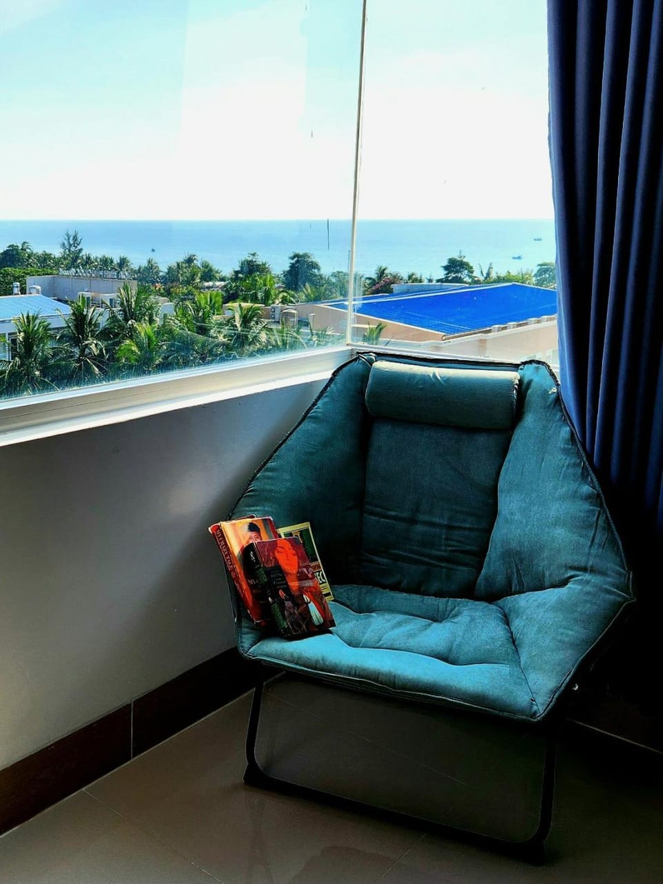 Day, Natural landscape, Balcony/Terrace, Living room, Seating area, Sea view