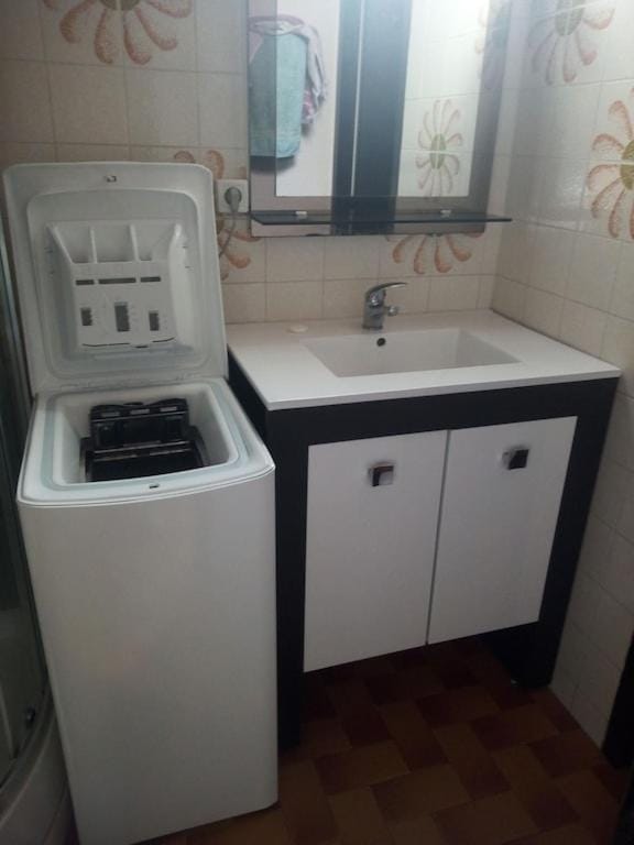 6 couchages, 100m plage, parking, clim, lave linge, lave vaisselle..... Apartment in Leucate
