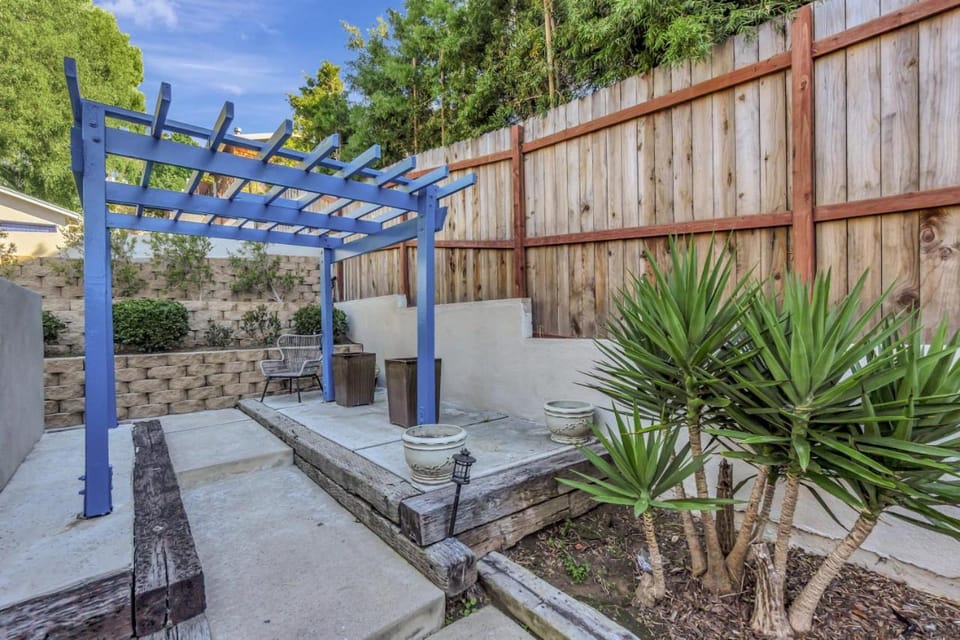 OCEAN FRONT Beach HOUSE! Private Stairs to SAND! House in Laguna Beach