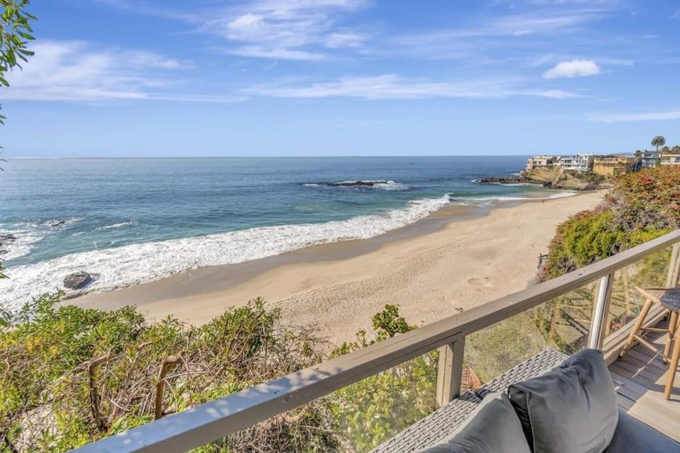 OCEAN FRONT Beach HOUSE! Private Stairs to SAND! House in Laguna Beach