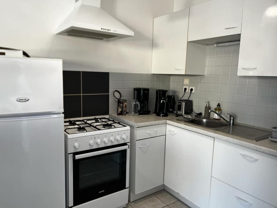 Kitchen or kitchenette, oven