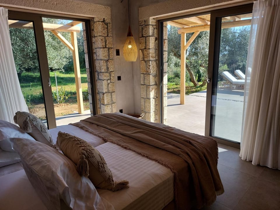 Bed, Photo of the whole room, Bedroom, Garden view