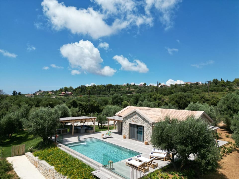Property building, Natural landscape, Mountain view, Pool view, Swimming pool, sunbed