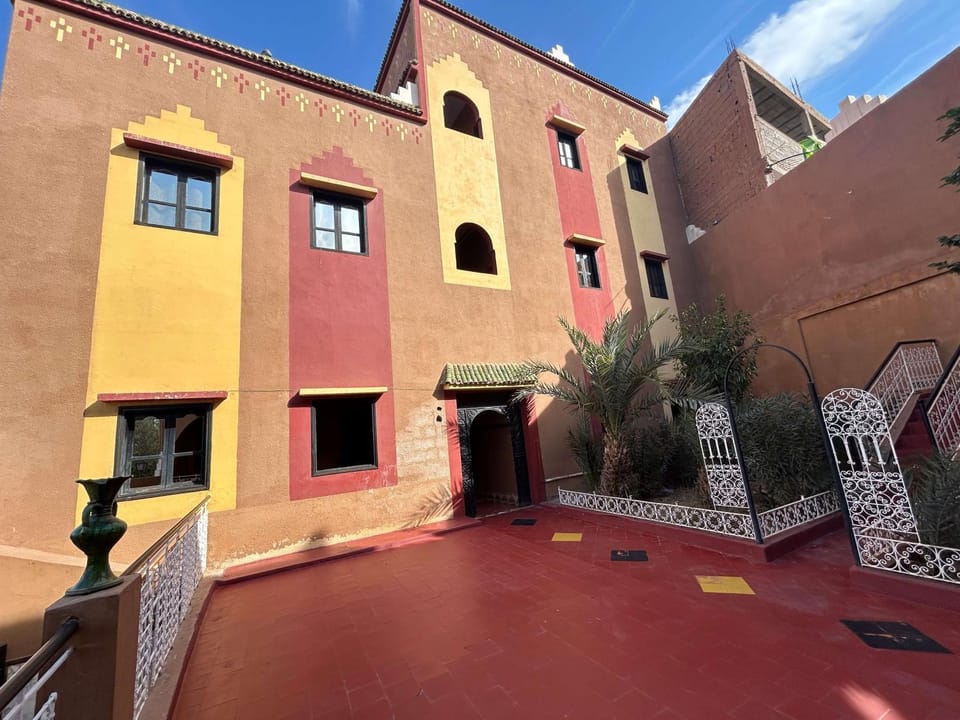 Property building, Day, Neighbourhood, Street view
