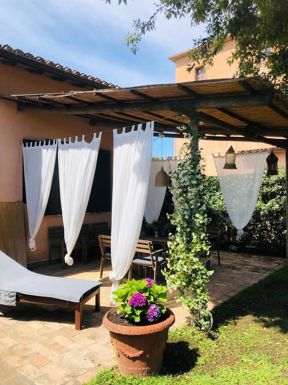 Property building, Garden, Garden view, sunbed