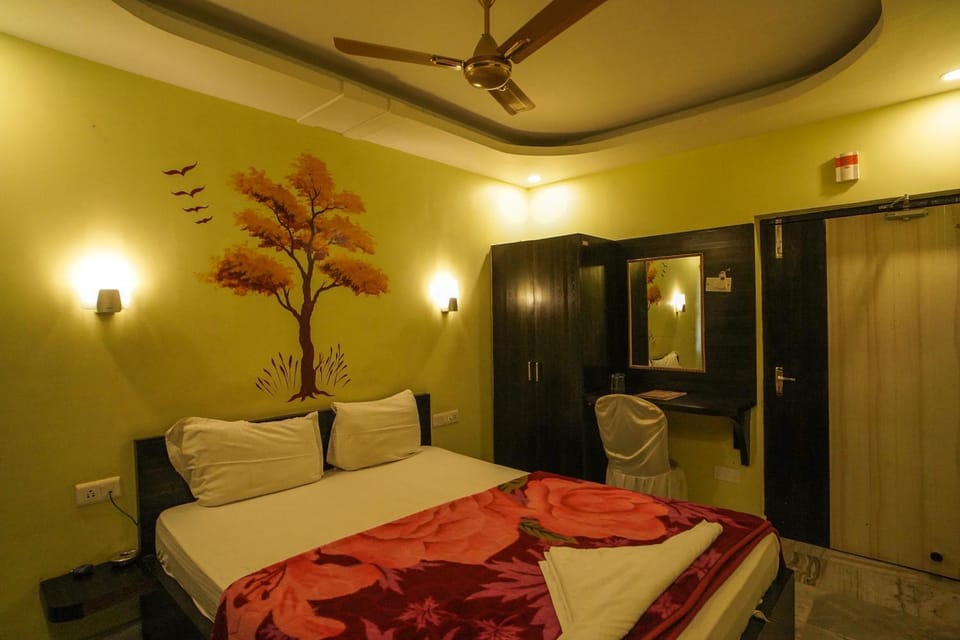Bed, Photo of the whole room, Bedroom, fireplace, wardrobe, air conditioner
