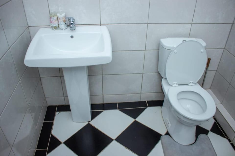 Black Owl Lodge Bed and Breakfast in Gauteng