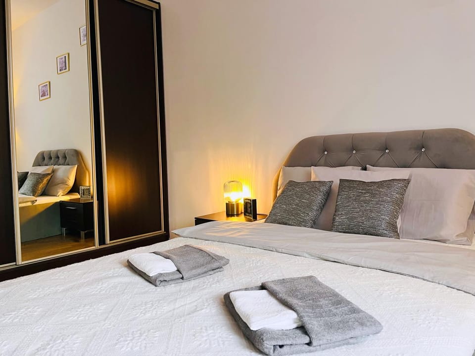 Bed, Bedroom, wardrobe