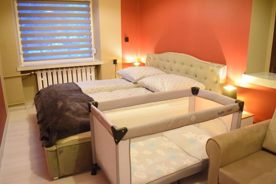 Bed, Photo of the whole room, Seating area, Bedroom