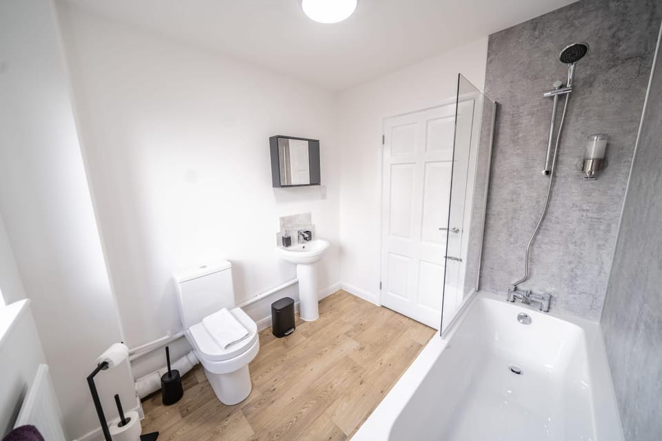 Large House - up to 6 bed - 3 5 bathrooms House in South Oxfordshire District