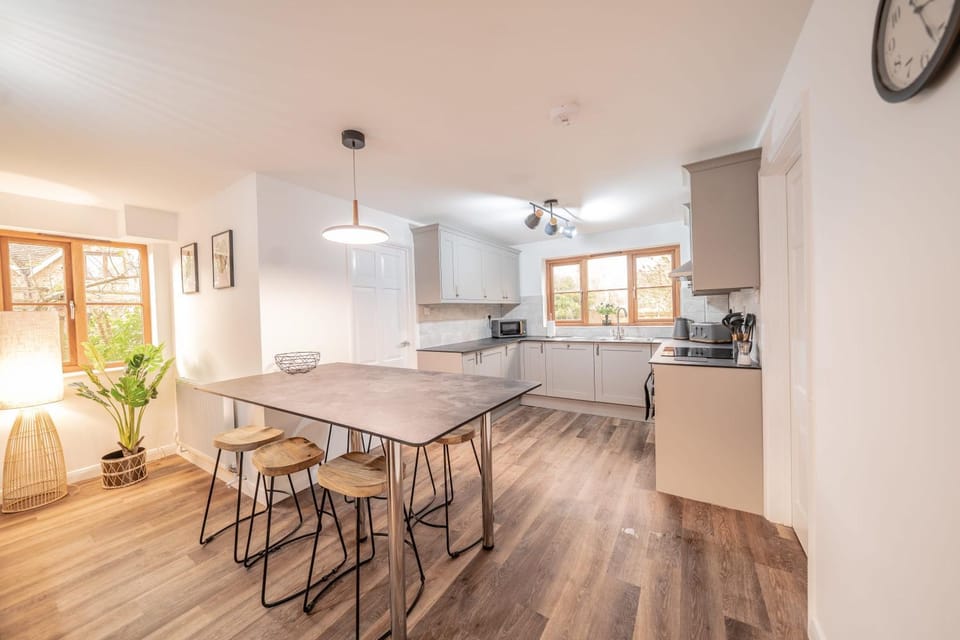 Large House - up to 6 bed - 3 5 bathrooms House in South Oxfordshire District