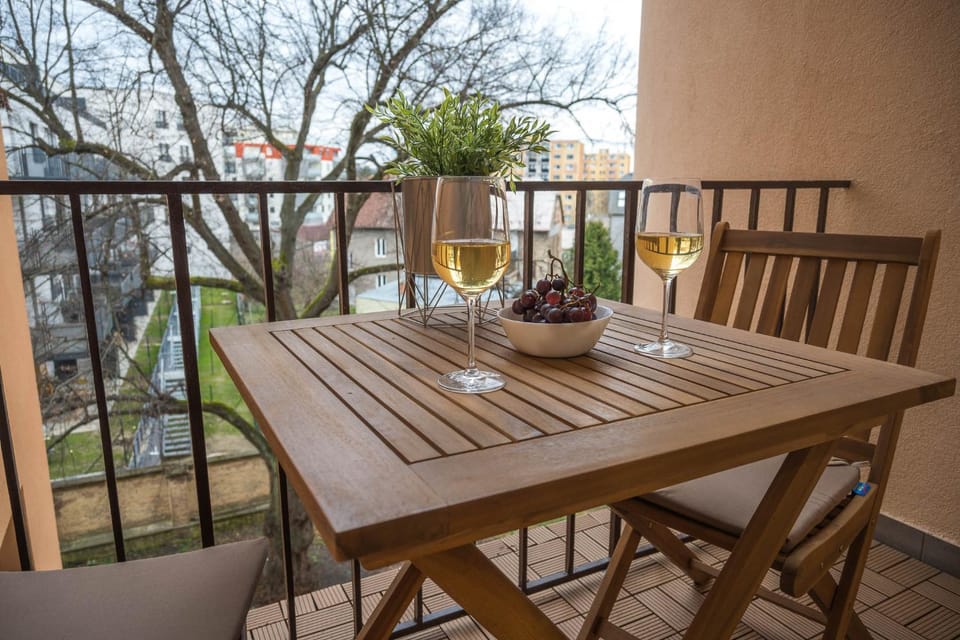View (from property/room), Balcony/Terrace, Alcoholic drinks