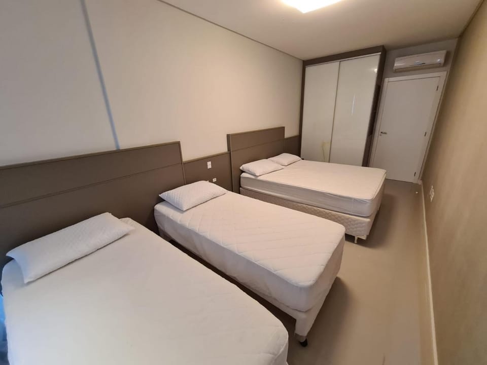 Cobertura com Piscina 50 mt do Mar Apartment in Bombinhas