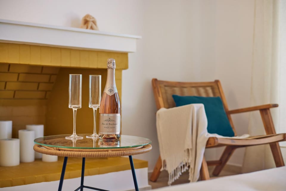 Summer, Living room, Seating area, Sea view, Drinks