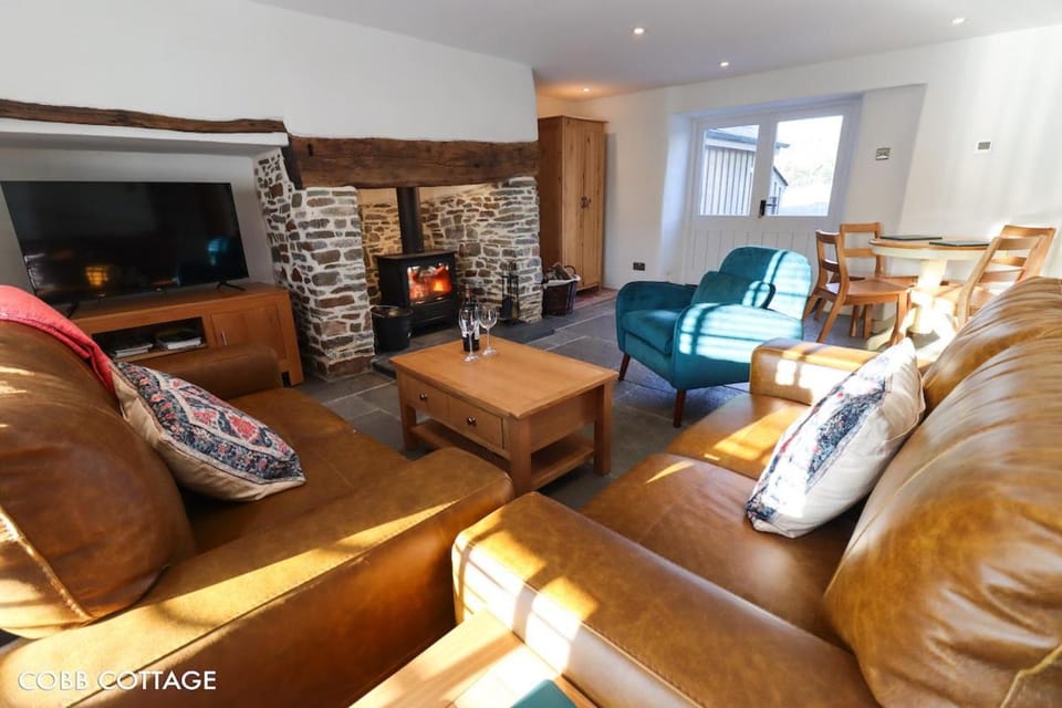 TV and multimedia, Living room, Seating area, flat iron