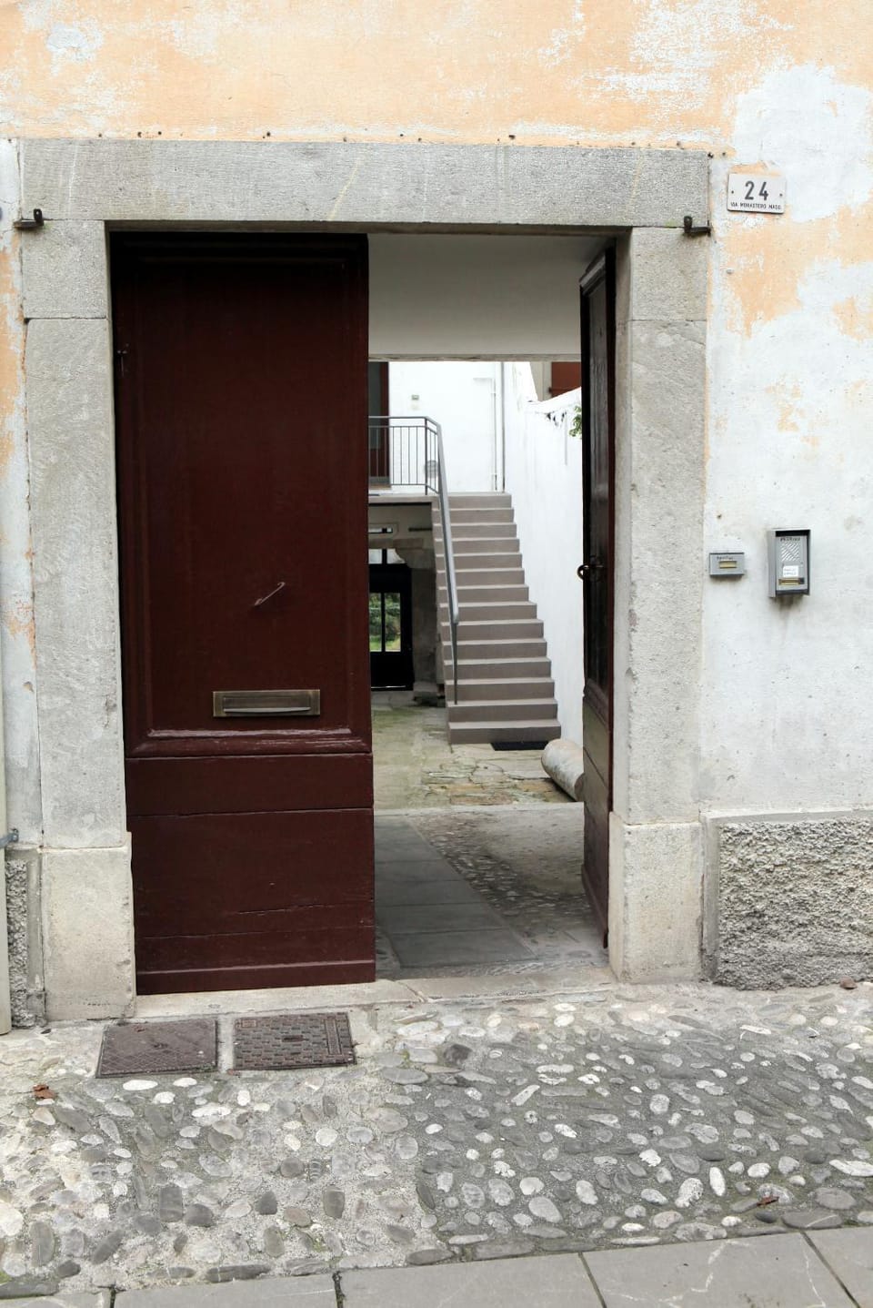 Facade/entrance
