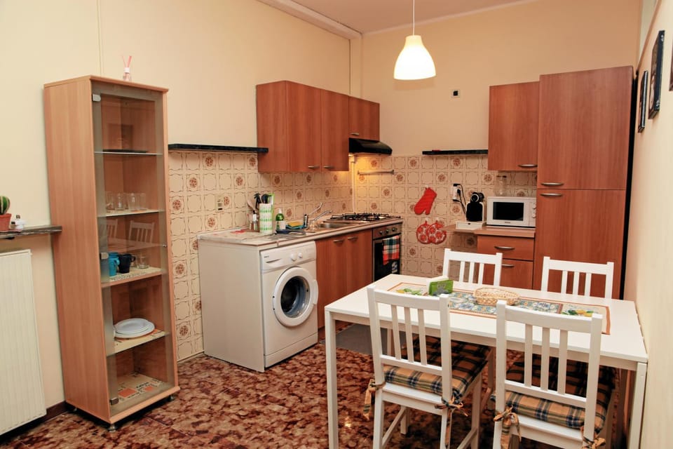 Kitchen or kitchenette, Dining area, minibar, pet friendly, stove