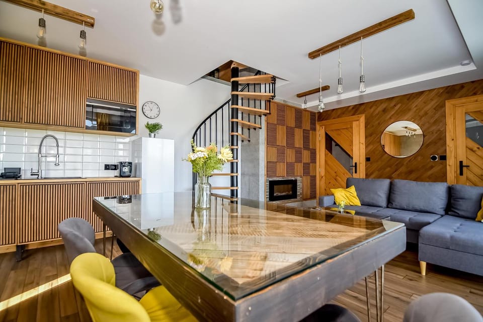 TV and multimedia, Kitchen or kitchenette, Living room, Seating area, Dining area, oven, stove