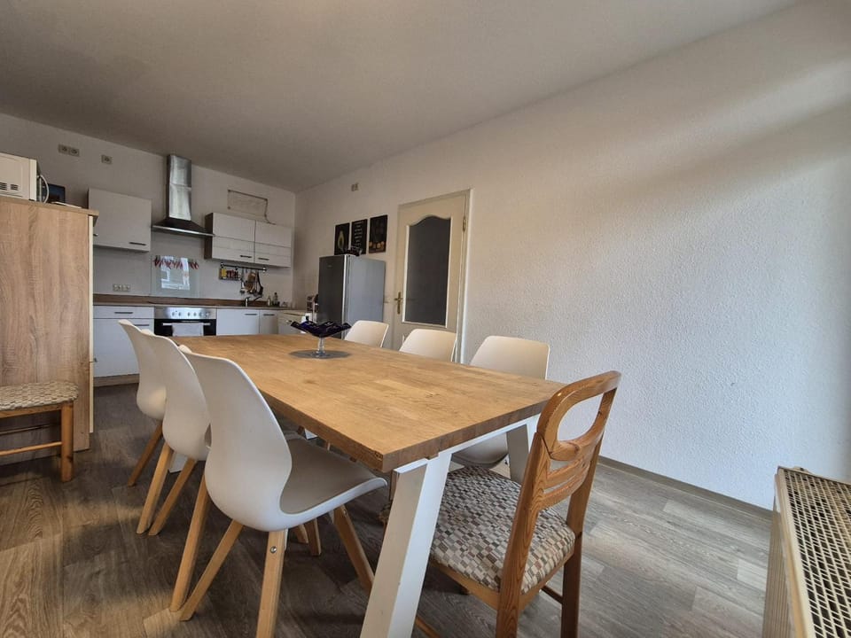 Kitchen or kitchenette, Dining area, oven, stove