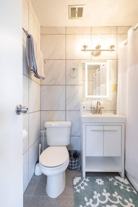 Georgetown Villas Two Bedroom 3-2a Apartment in Fairview Park, Ohio! Apartment in Cleveland Heights