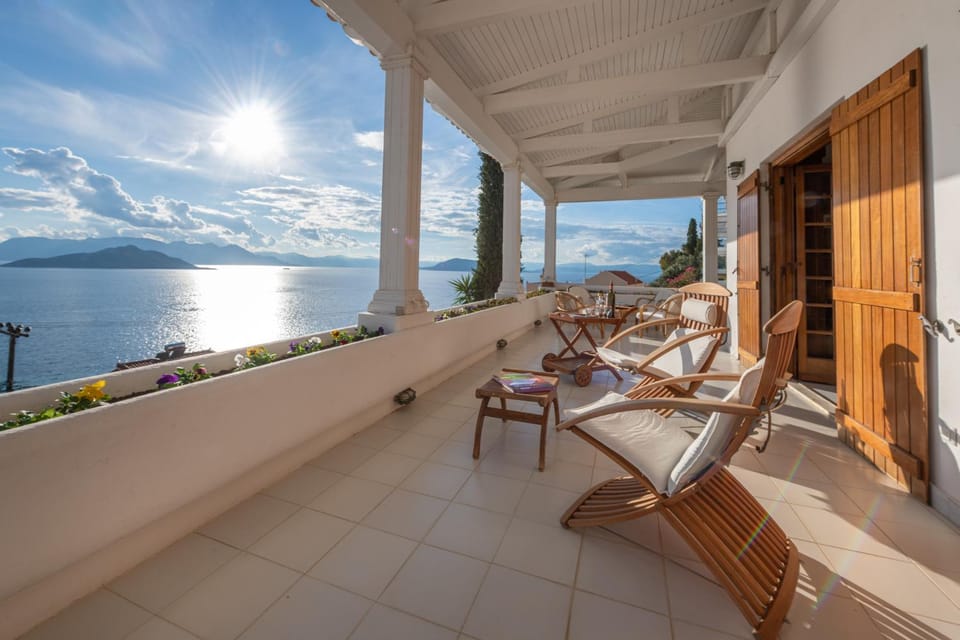 Patio, Day, Natural landscape, View (from property/room), Balcony/Terrace, Living room, Seating area, Dining area, Lake view, Mountain view, River view, Sea view, sunbed
