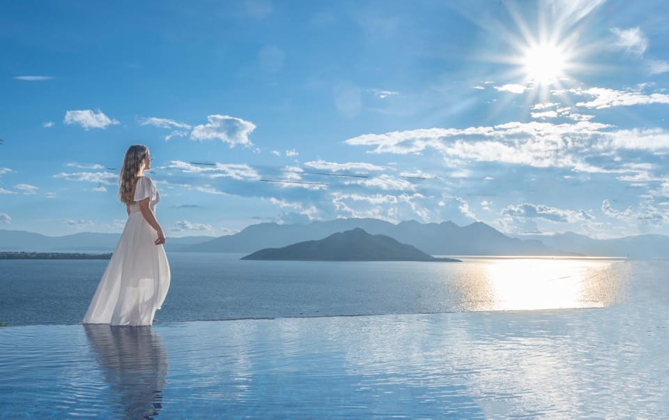 Nearby landmark, Day, People, Natural landscape, Lake view, Mountain view, River view, Sea view