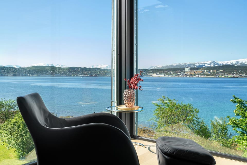 Oceanfront penthouse duplex wamazing view! Apartment in Tromso