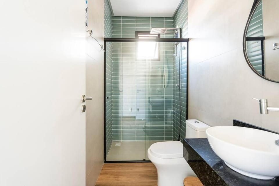 Shower, Toilet