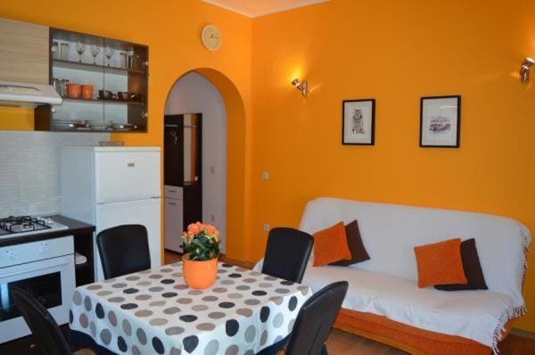 Living room, Seating area, Dining area, kitchen