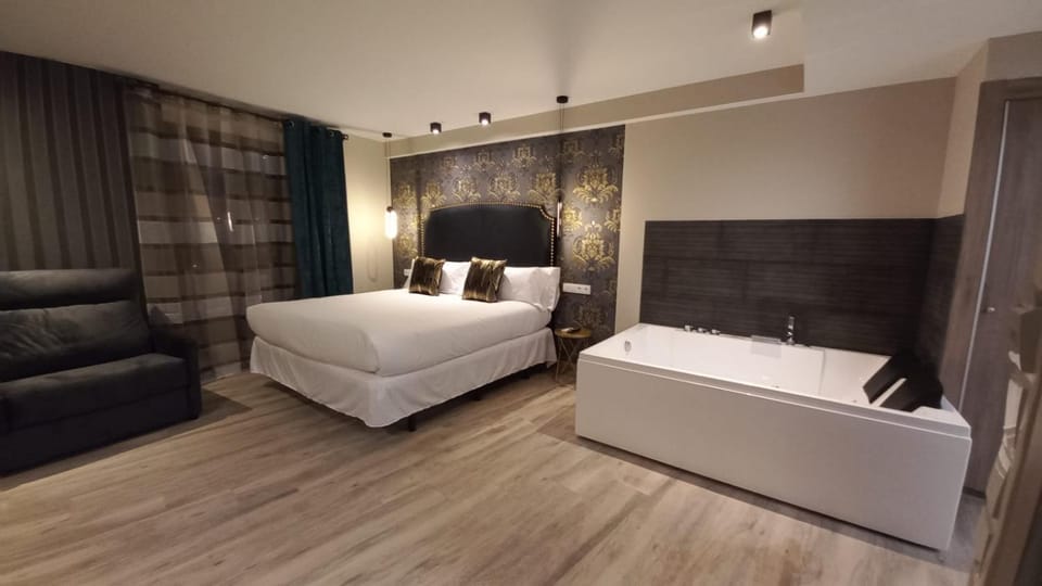 Bed, Hot Tub, Photo of the whole room