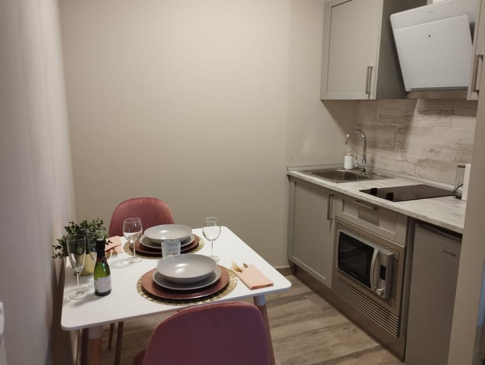 Dining area, kitchen