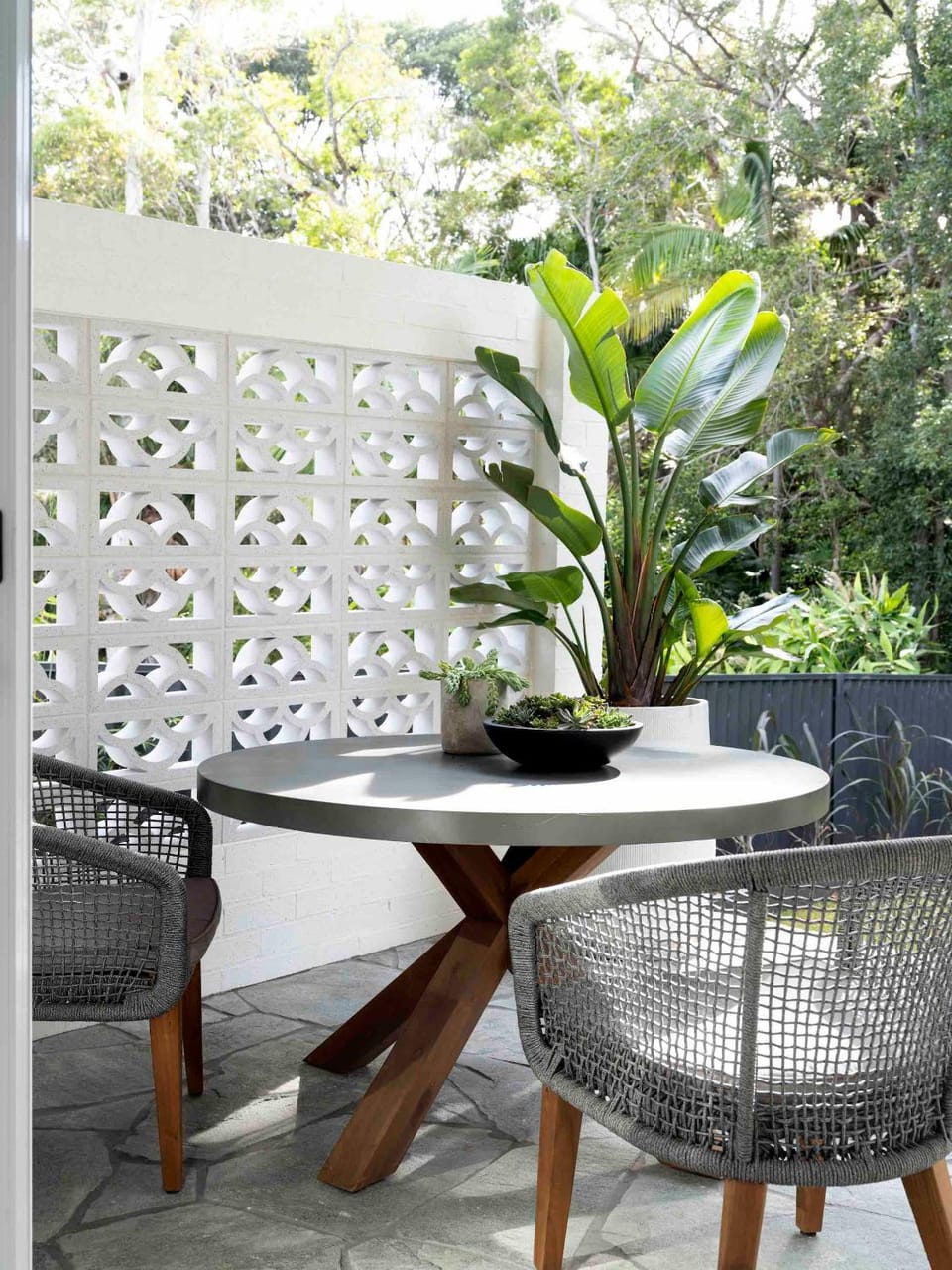 Patio, Garden, Seating area, Dining area, Garden view