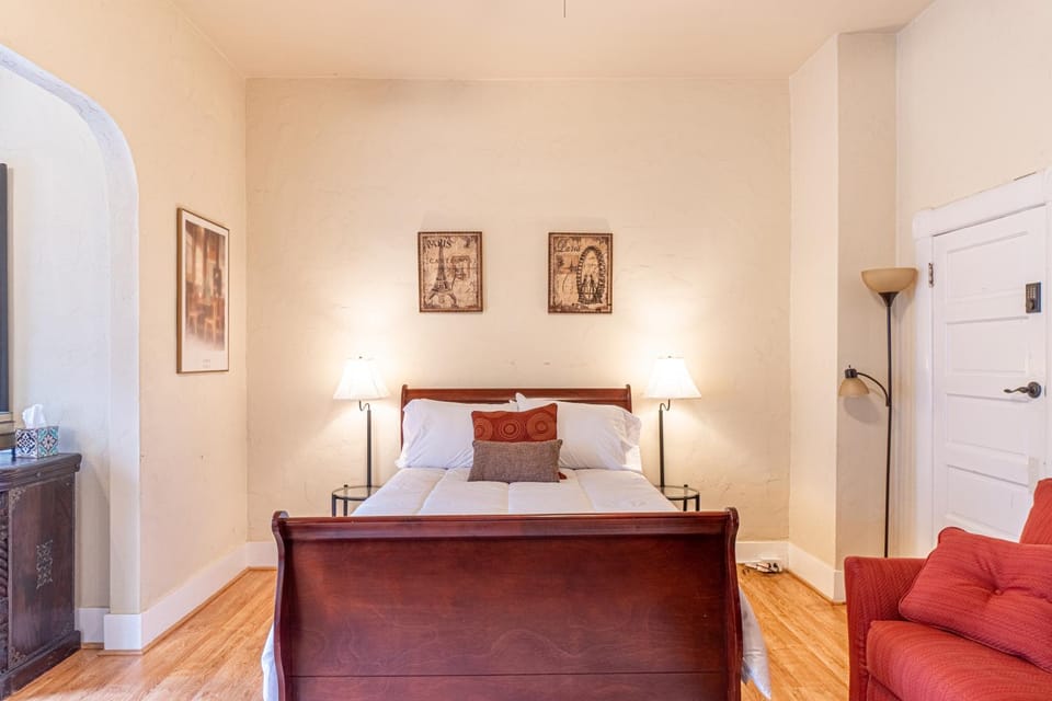 Bed, Living room, Bedroom