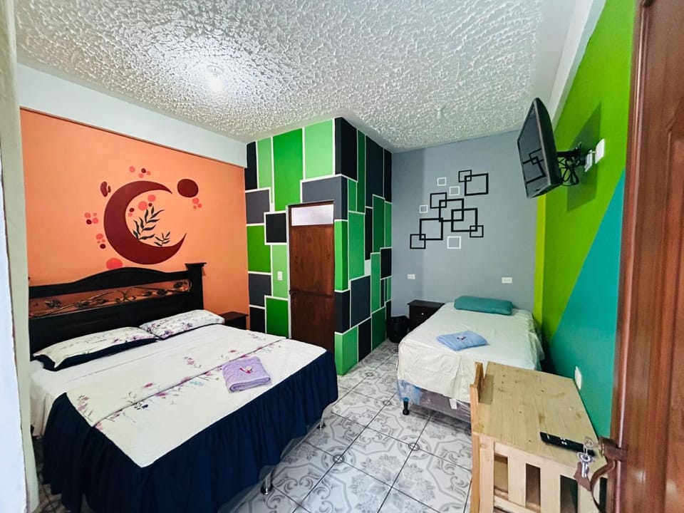 Bed, TV and multimedia, Photo of the whole room, Bedroom, towels