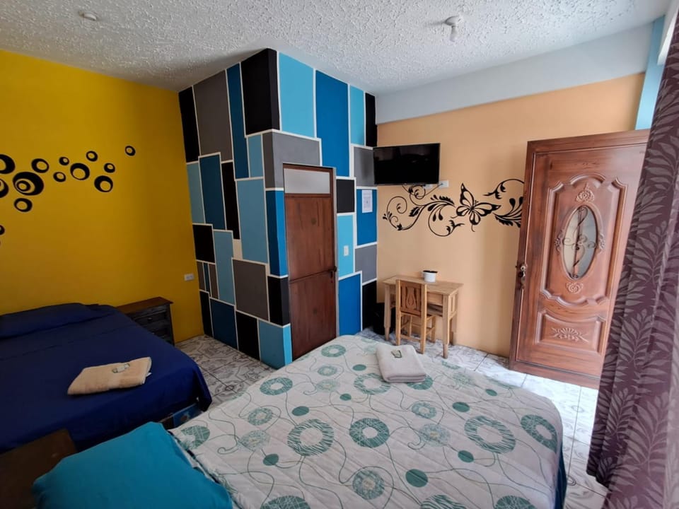 Bed, TV and multimedia, Photo of the whole room, Bedroom