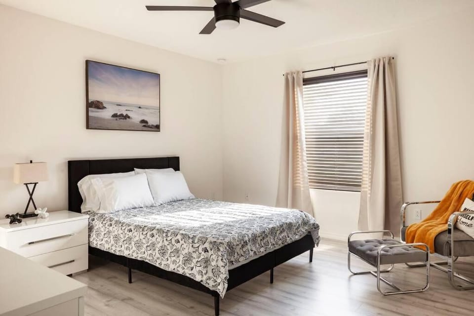 Bedroom, fireplace