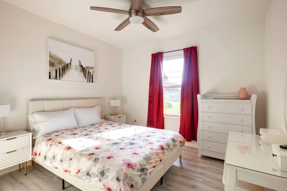 Bed, Bedroom, fireplace