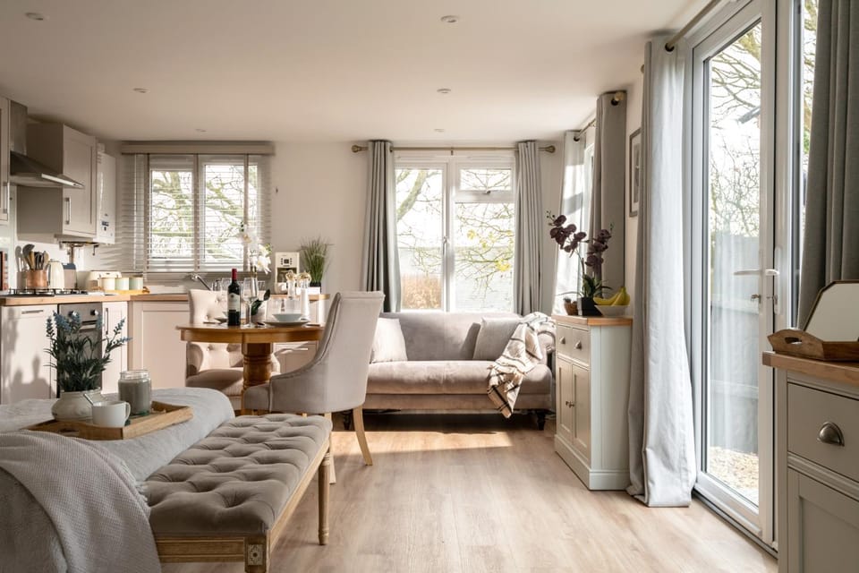 Kitchen or kitchenette, Living room, Photo of the whole room, Seating area, Dining area