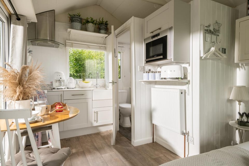 Kitchen or kitchenette, Dining area, pet friendly, stove