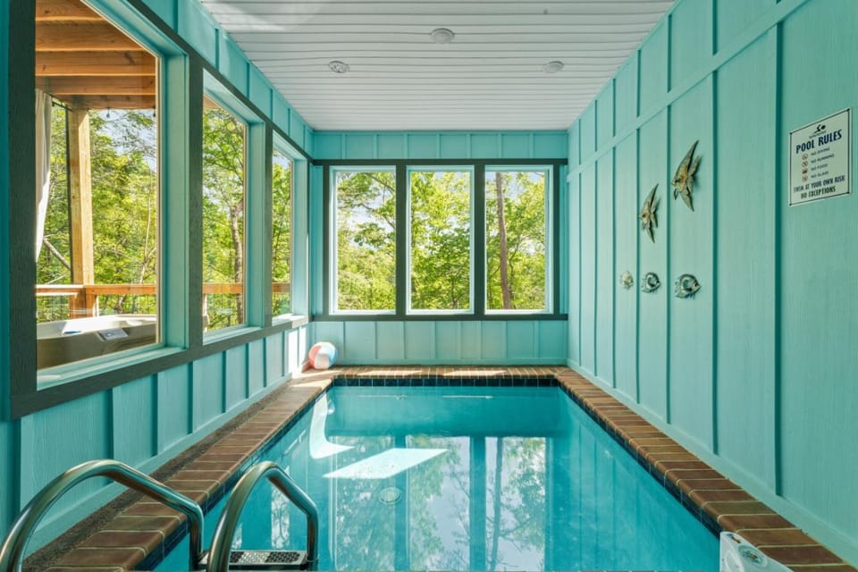 Romantic Cabin Retreat By Ghosal Luxury Lodging Cabin in Gatlinburg