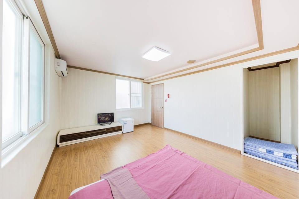 TV and multimedia, air conditioner