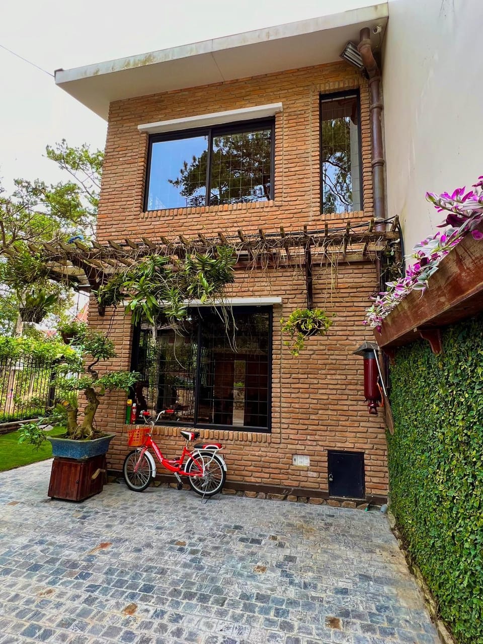 Property building, Garden, Cycling, Garden view, Inner courtyard view