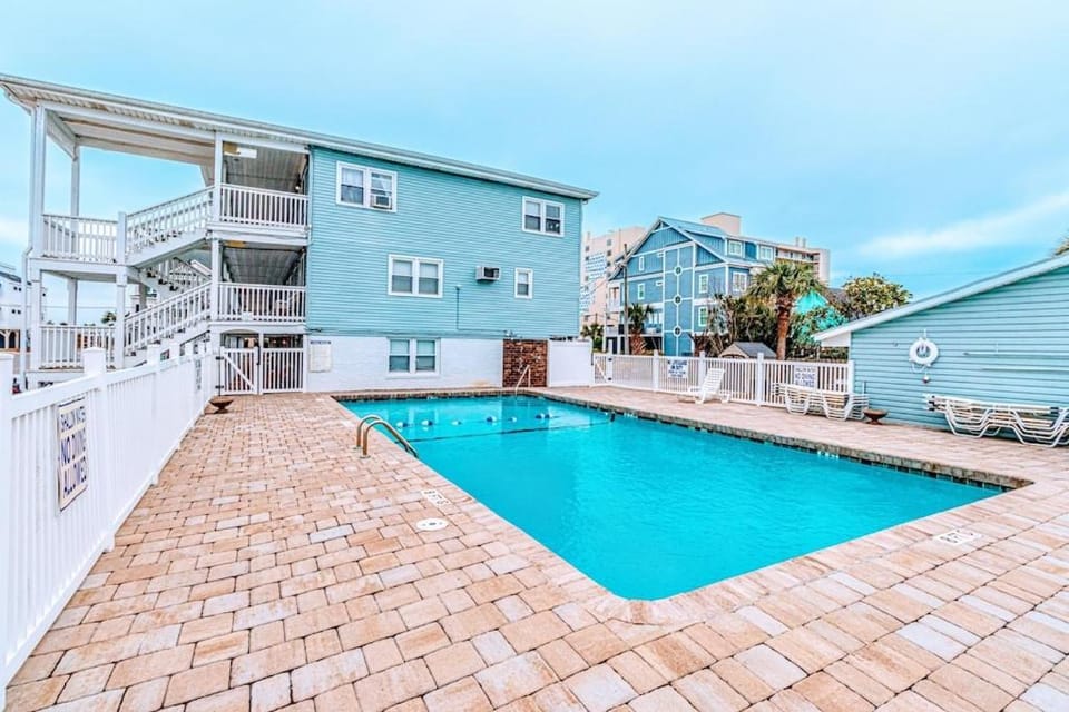 Property building, Pool view, Swimming pool, sunbed