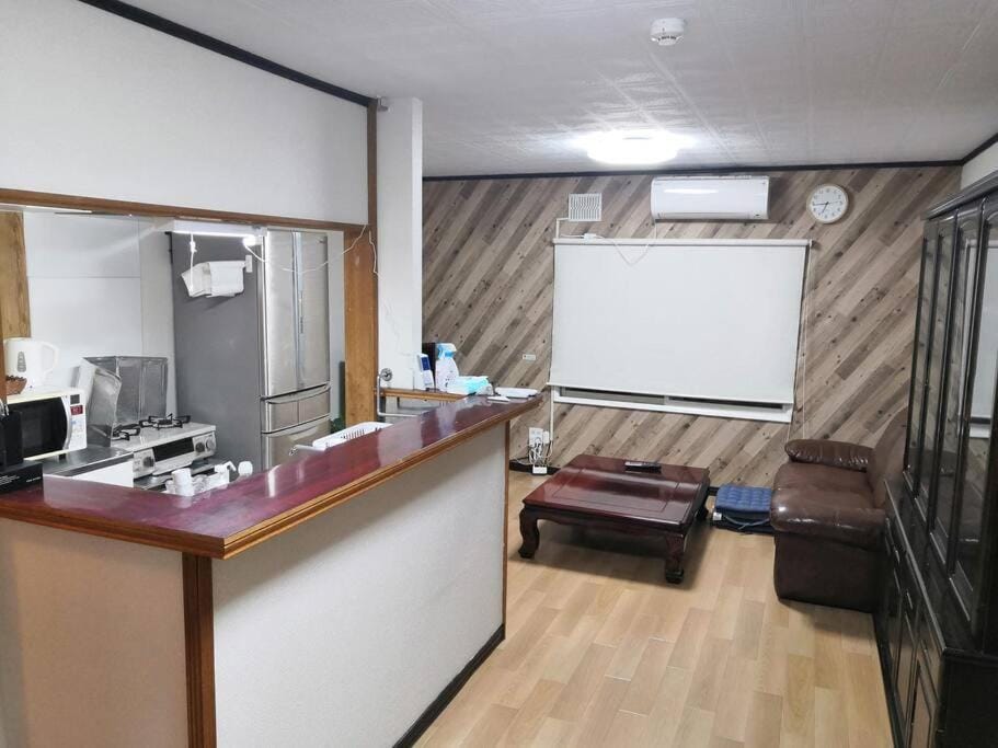 暮らすように過ごす温泉宿　白老大使館 House in Hokkaido Prefecture