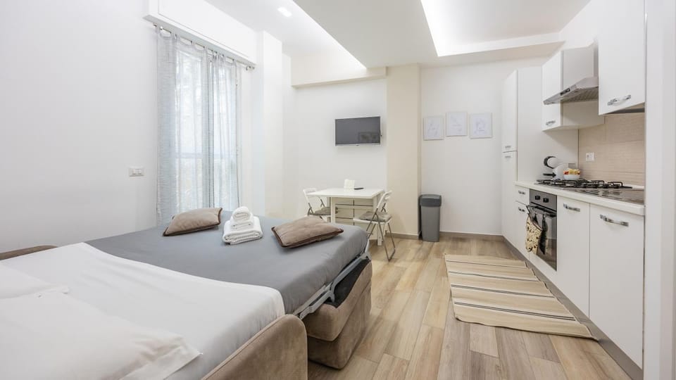 Bed, Kitchen or kitchenette, Living room