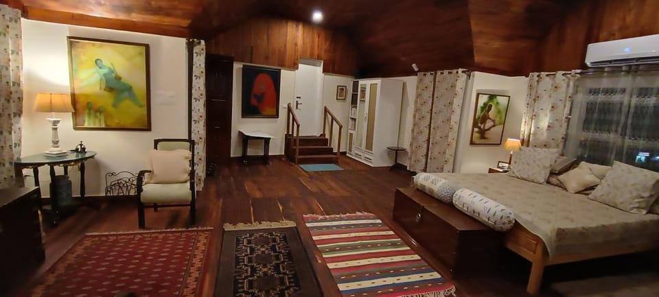 Bed, Photo of the whole room, Seating area, Bedroom, air conditioner